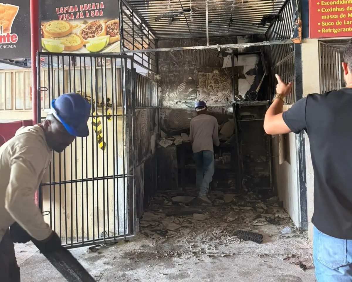 Pastelaria em feira foi atingida por incêndio — Foto: Reprodução/TV Anhanguera