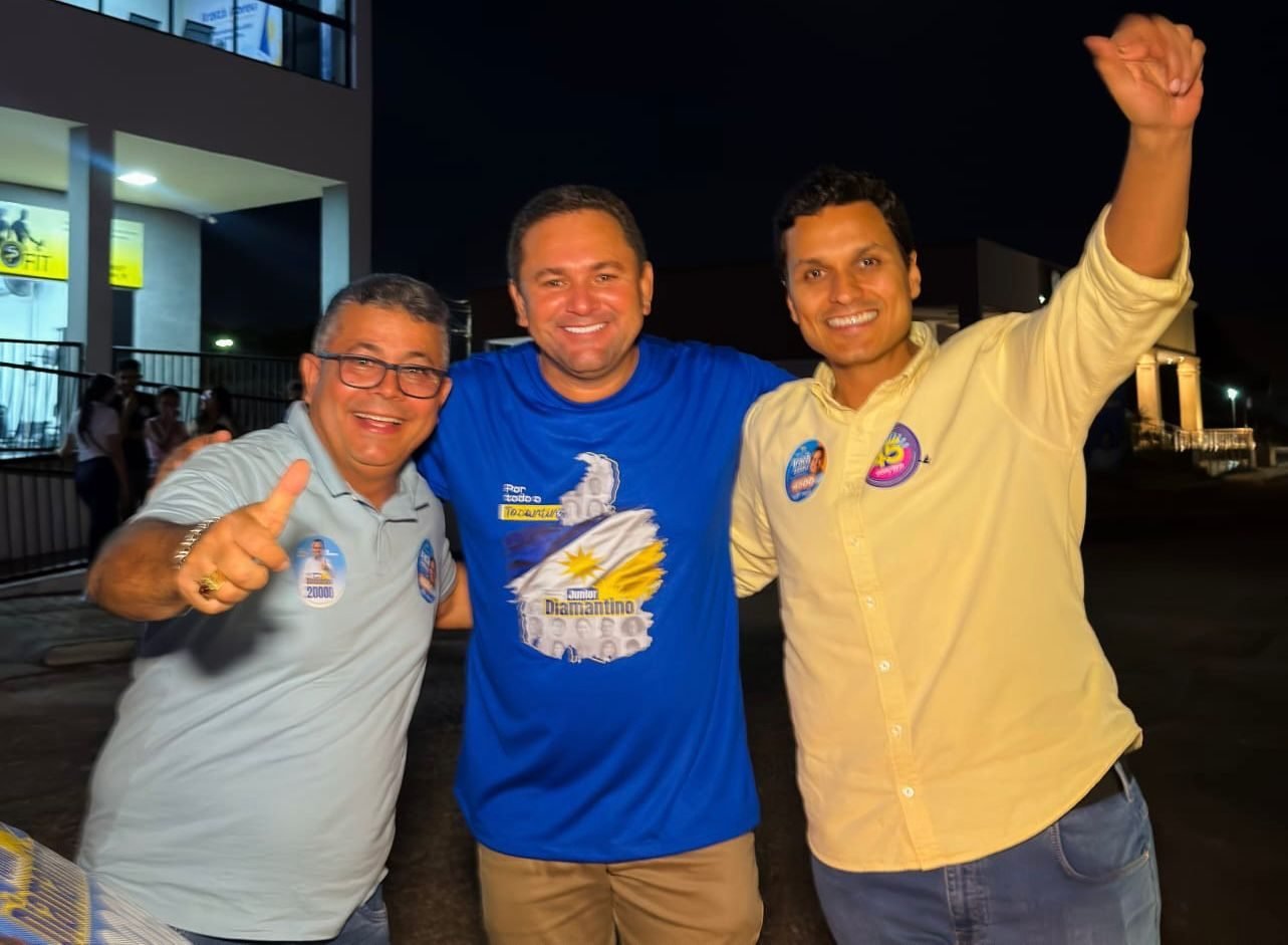 Na noite de sexta-feira, Iratã também participou de um adesivaço em Palmas, organizado pelo vereador Folha e com o apoio do candidato a deputado estadual Júnior Diamantino.