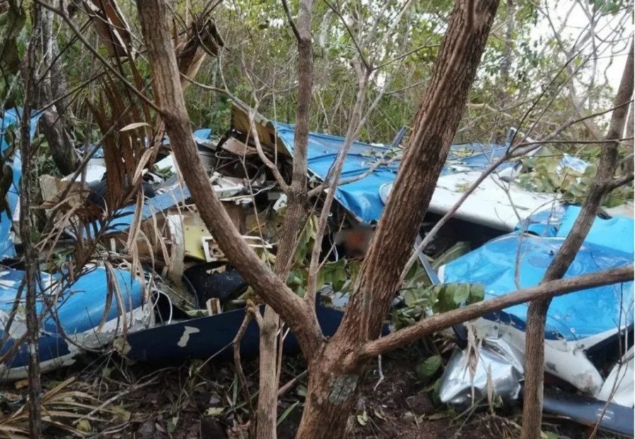 Avião caiu na zona rural de Divinópolis do Tocantins — Foto: Onlines de Paraíso/Reprodução
