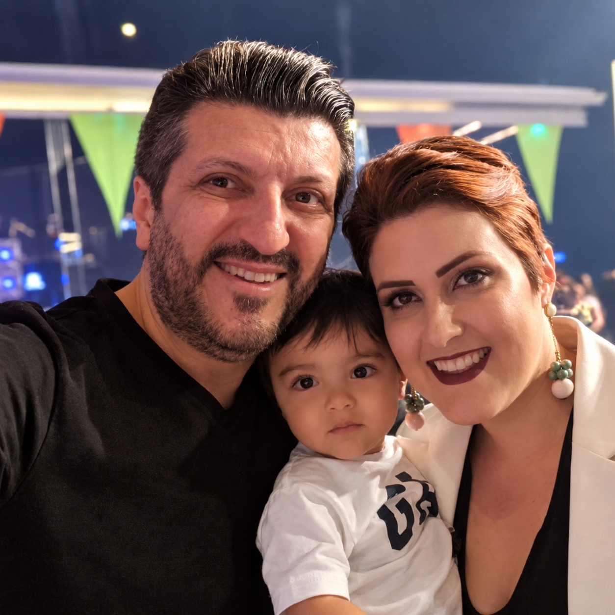 Lito ao lado da esposa, Mila Seidl, e do filho. O especialista em aviação morreu aos 59 anos, nesta quinta-feira (1º). — Foto: Reprodução/Redes sociais